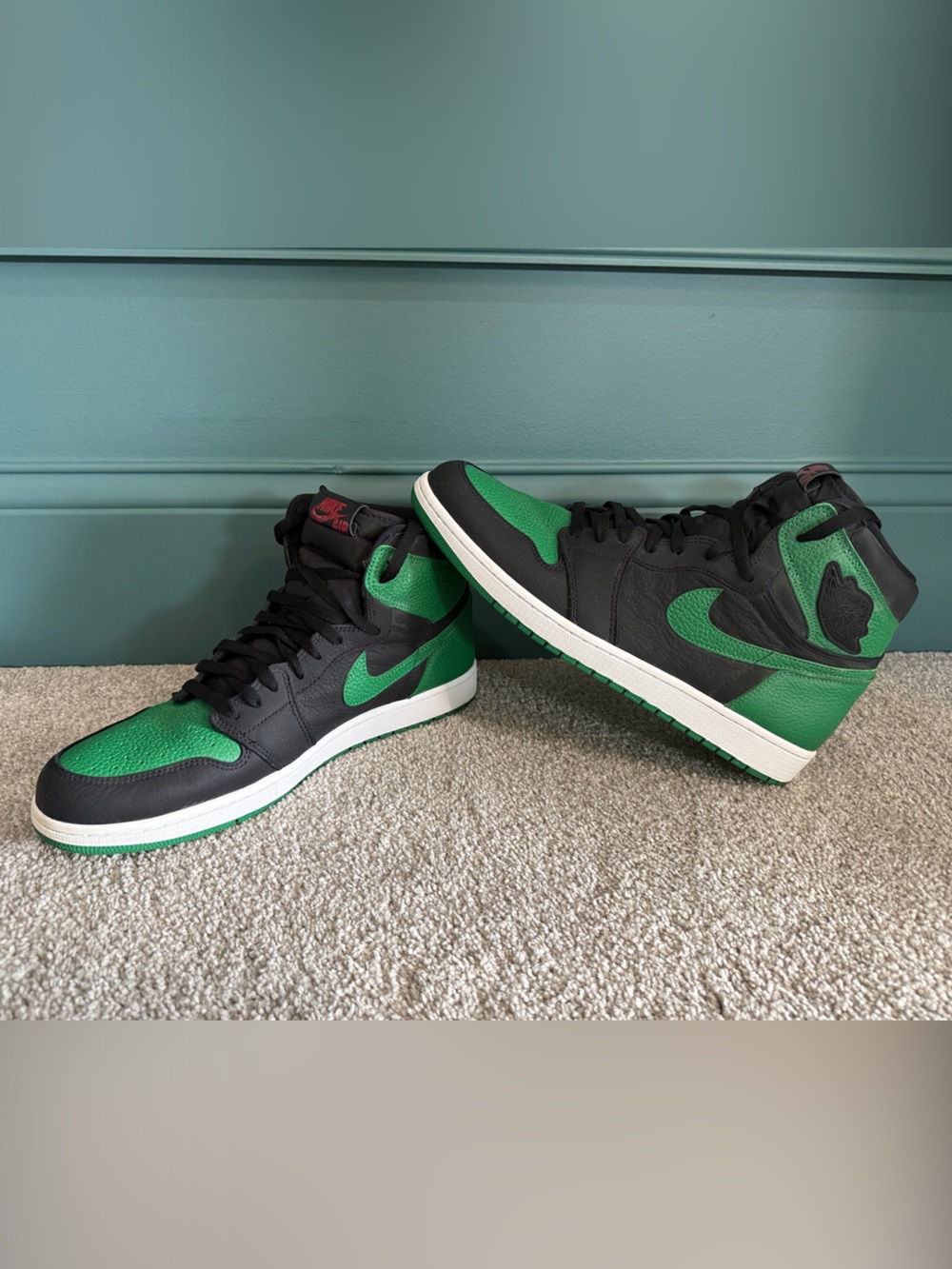 Nike Air Jordan 1 Retro High OG Pine Green